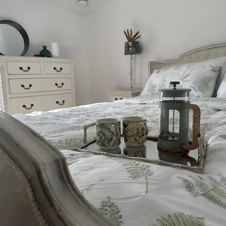 - Sleeps 2 - Pets - Parking - Wifi 아파트 요크