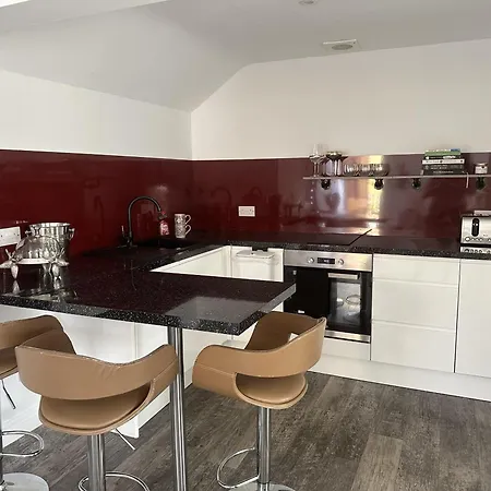 דירה - Sleeps 2 - Pets - Parking - Wifi