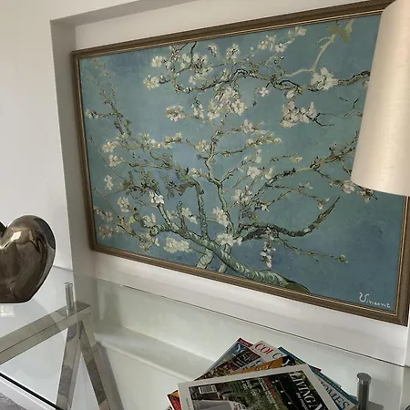 - Sleeps 2 - Pets - Parking - Wifi York