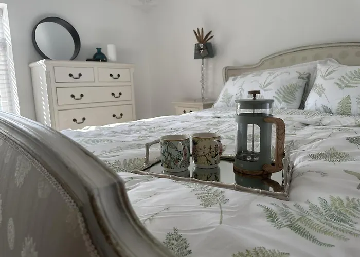 - Sleeps 2 - Pets - Parking - Wifi דירה יורק