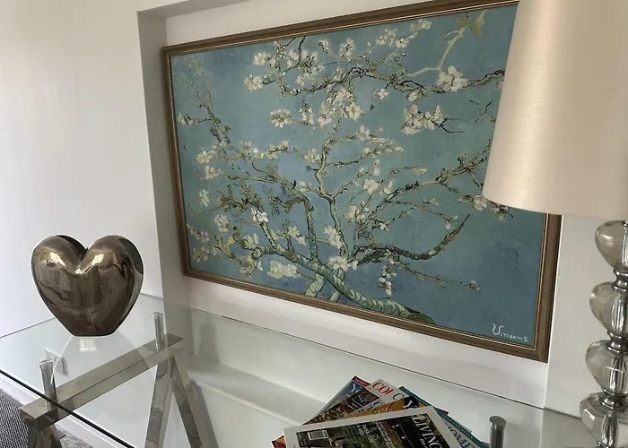 - Sleeps 2 - Pets - Parking - Wifi יורק